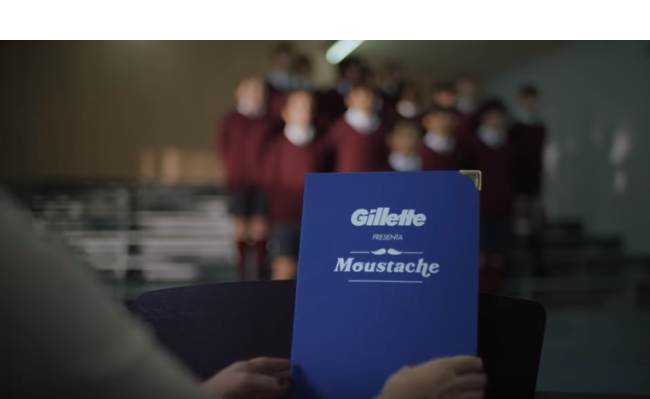 "MOUSTACHE" DE GILLETTE